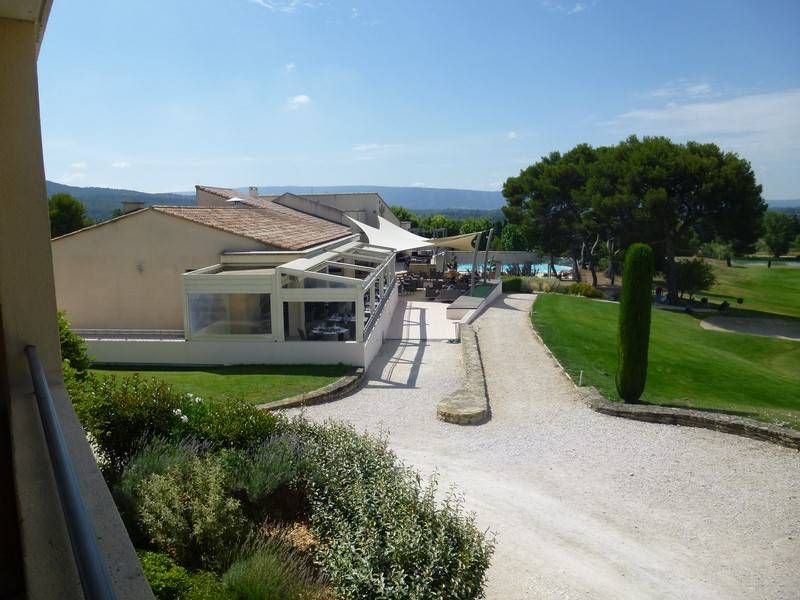 Vue sur restaurant et bar