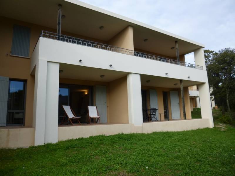Vente d’un Appartement unique avec deux terrasses, au Cœur du Golf de Saumane de Vaucluse, près de l'Isle sur la Sorgue